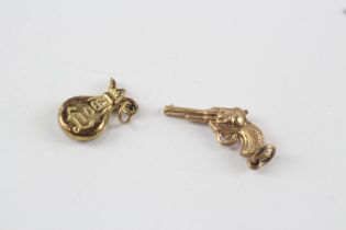 2 x 9ct gold charm pendant inc. jar & gun (1.4g)