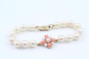 9ct Gold Clasped Cultured Pearl & Coral Bracelet (14.7g)