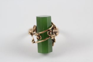 9ct Gold Vintage Floral Jade Ring (6.1g) Size L