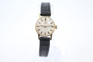 OMEGA 18ct Gold Cased Women's Vintage WRISTWATCH Hand-wind WORKING // OMEGA 18ct Gold Cased Women'