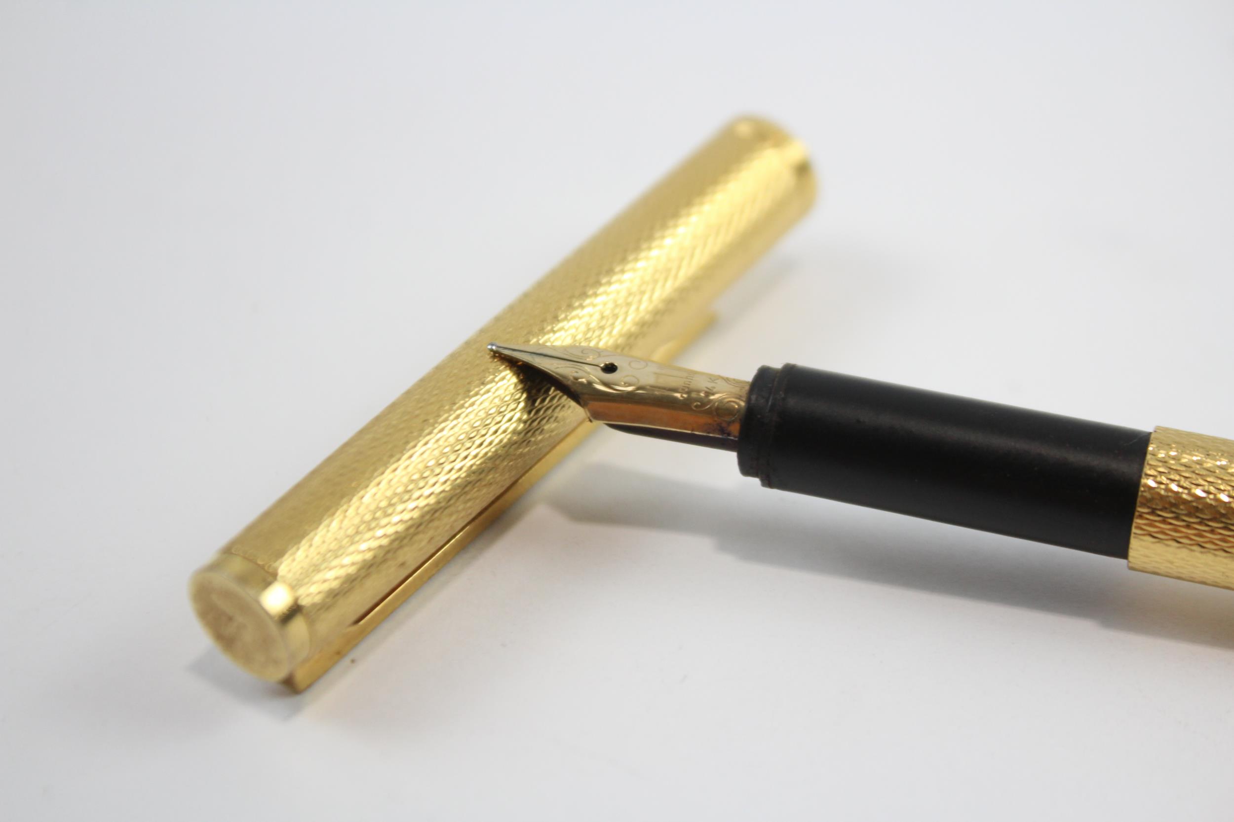 Vintage DUNHILL Gold Plated Fountain Pen w/ 14ct Gold Nib WRITING (26g) // Dip Tested & WRITING In - Image 2 of 6