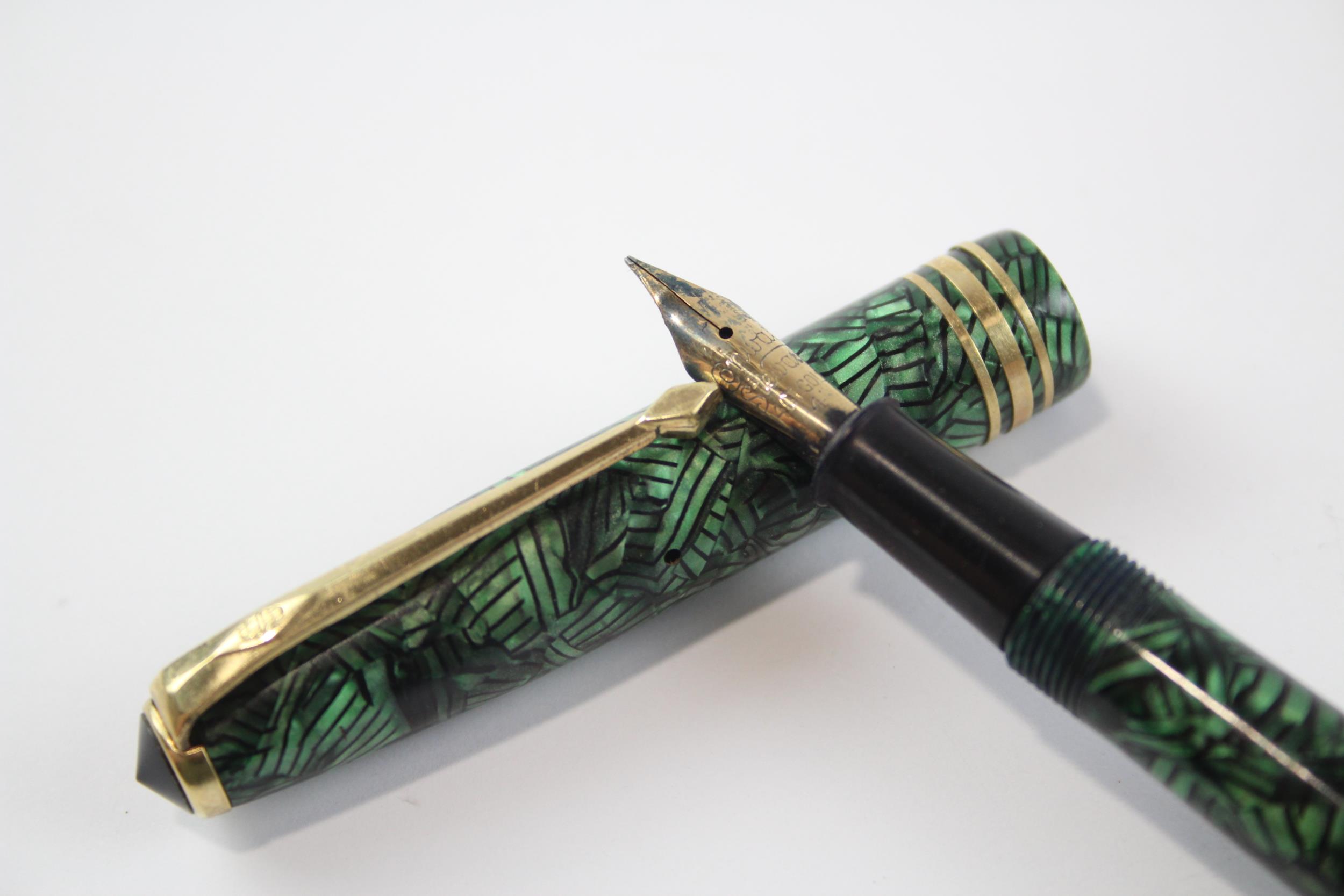 Vintage CONWAY STEWART 73 Green FOUNTAIN PEN w/ 14ct Gold Nib WRITING // Dip Tested & WRITING In - Image 2 of 4