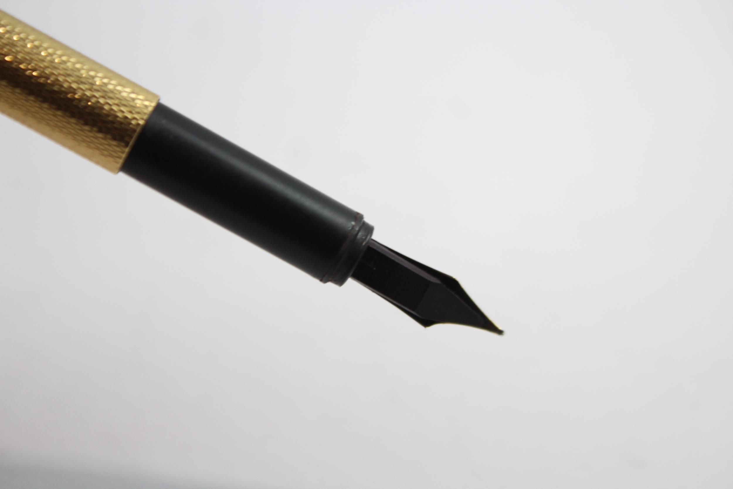 Vintage DUNHILL Gold Plated Fountain Pen w/ 14ct Gold Nib WRITING (26g) // Dip Tested & WRITING In - Image 5 of 6