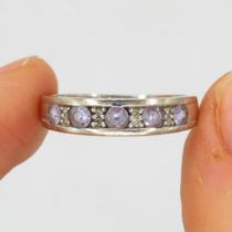 9ct white gold tanzanite five stone ring with diamond spacers (2.7g) Size P