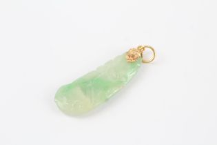 18ct gold carved jade pendant (4.1g)