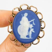 9ct gold jasperware cameo brooch with openwork frame & base metal pinby WEDGWOOD (6.2g)