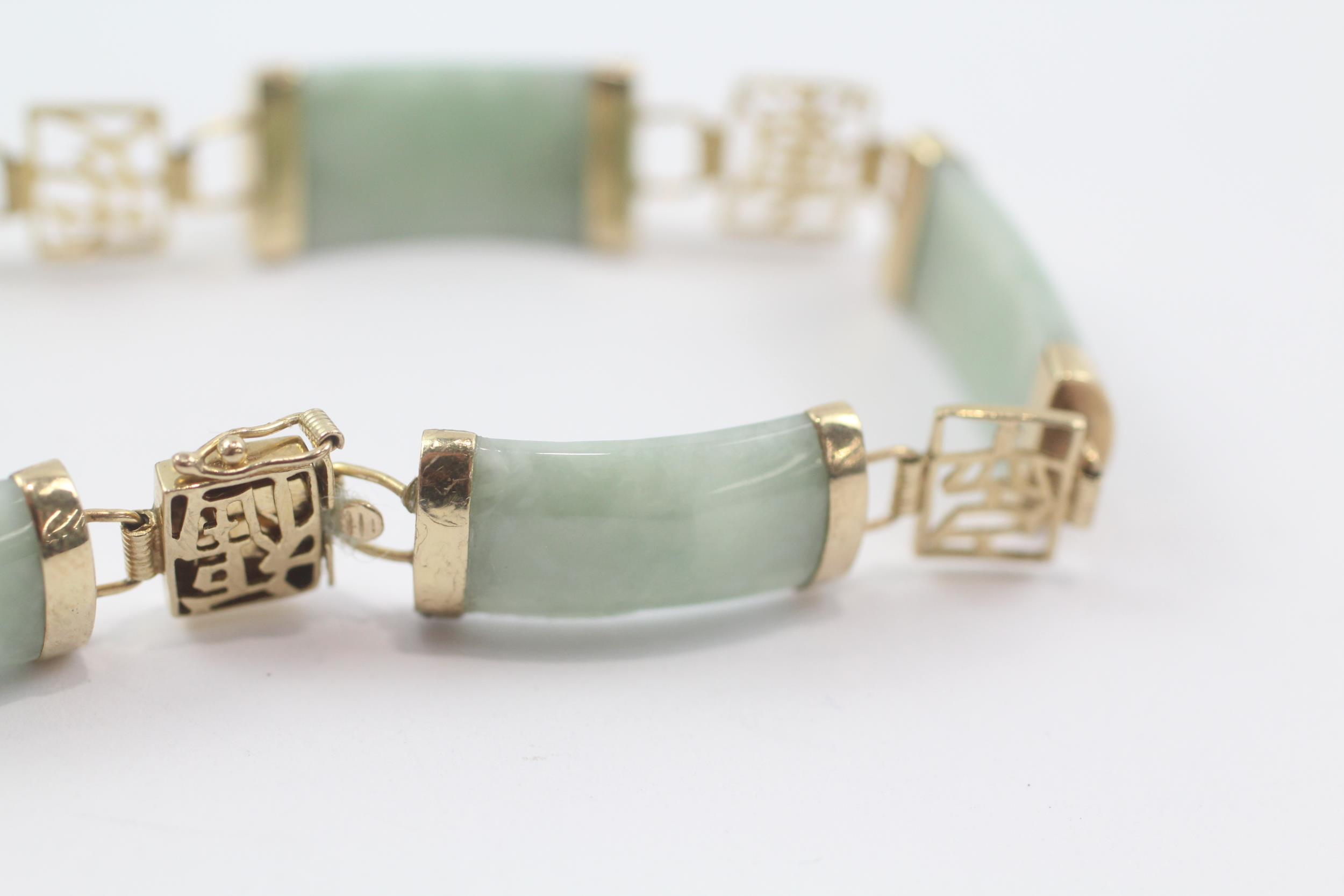 9ct gold jade Oriental style panel bracelet (11g) - Image 5 of 6