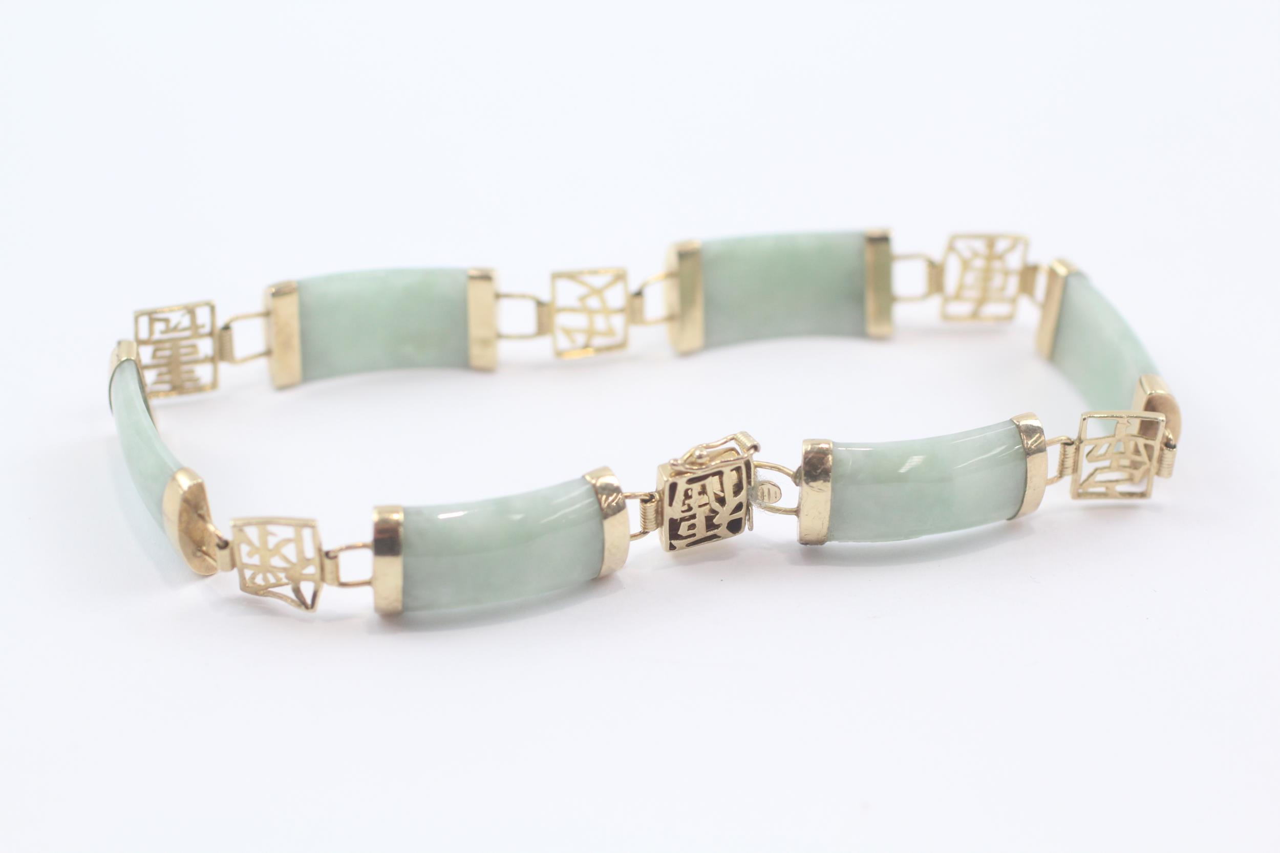 9ct gold jade Oriental style panel bracelet (11g)