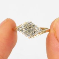 9ct gold diamond cluster dress ring (1.7g) Size L