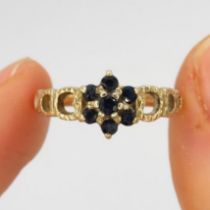 9ct gold sapphire floral cluster ring (2g) Size P 1/2