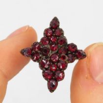 9ct gold antique garnet cluster ring (3.9g) Size N