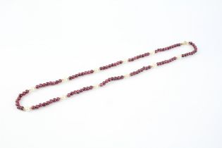 9ct gold clasp garnet & cultured pearl single strand necklace with 9ct beaded spacers (11.4g)