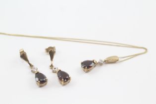 9ct gold garnet & diamond set necklace & earrings (2.5g)