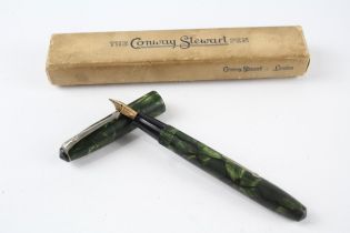 Vintage CONWAY STEWART 15 Green FOUNTAIN PEN w/ 14ct Gold Nib WRITING Boxed //"