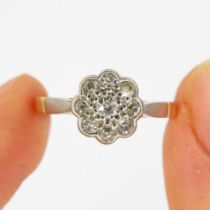18ct gold vintage diamond floral cluster ring (3.2g) Size O 1/2