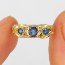 18ct gold vintage diamond & sapphire trilogy ring, as is (2.3g) Size G 1/2