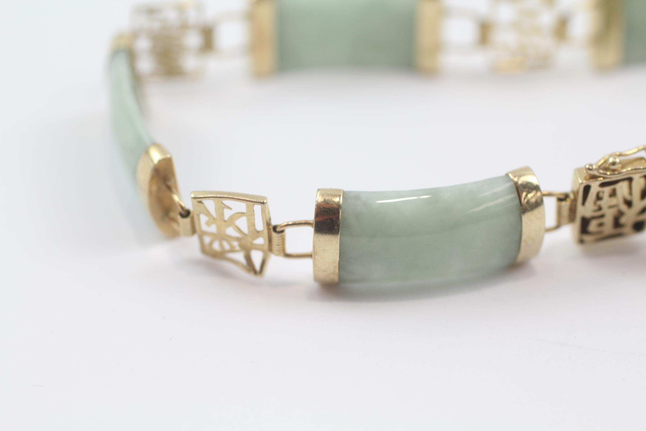 9ct gold jade Oriental style panel bracelet (11g) - Image 4 of 6