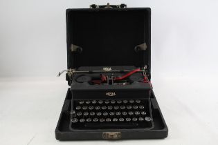 Vintage ROYAL Typewriter in Original Case