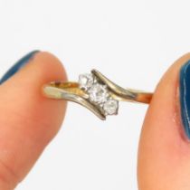 18ct gold vintage platinum set three stone diamond ring (2.4g) Size N
