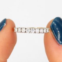9ct gold diamond half eternity ring (1.4g) Size L
