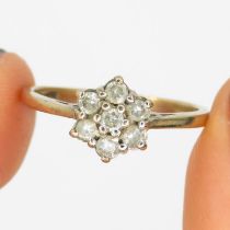 9ct gold vintage diamond floral cluster dress ring (2g) Size N