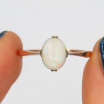 9ct gold antique claw set opal dress ring (1.8g) Size Q 1/2