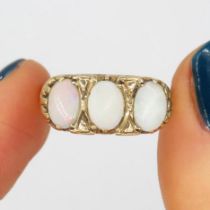 9ct gold vintage opal trilogy ring (3.4g) Size O 1/2