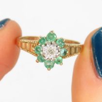 9ct gold emerald & diamond floral cluster ring (2g) Size L