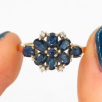9ct gold sapphire & diamond floral cluster ring (2.2g) Size K
