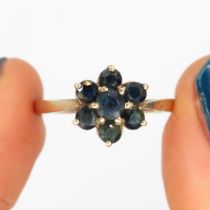 9ct gold sapphire floral cluster ring (2.4g) Size P