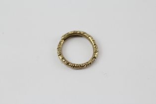9ct gold antique etched split ring (0.6g)