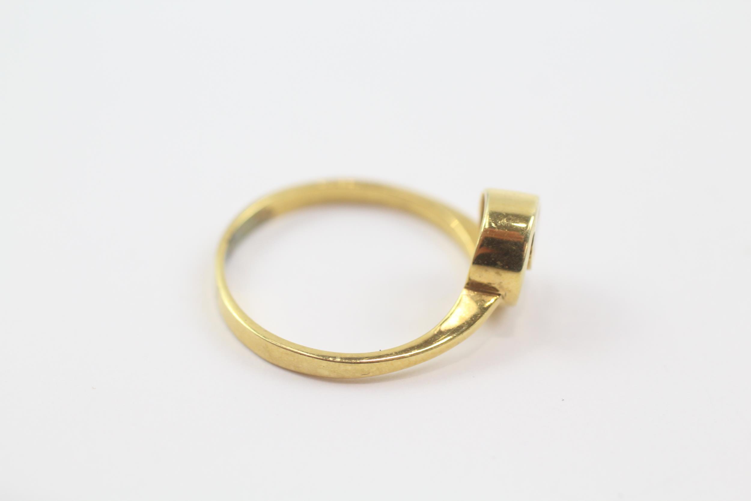 14ct gold peridot bypass dress ring (2.7g) Size O - Image 4 of 4