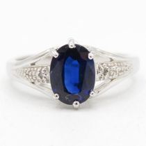 9ct white gold kyanite single stone ring with white gemstone set shoulders (2.9g) Size N 1/2