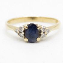 14ct gold diamond & sapphire trefoil ring (1.7g) Size M 1/2