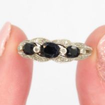 9ct gold sapphire & diamond dress ring (2.1g) Size P
