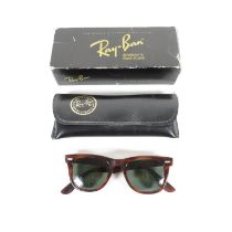 1x Pair boxed Ray Ban Sunglasses lens etched BL //