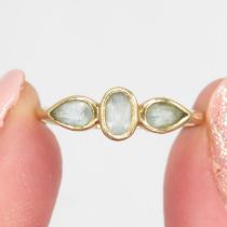 9ct gold aquamarine three stone ring (1.6g) Size O