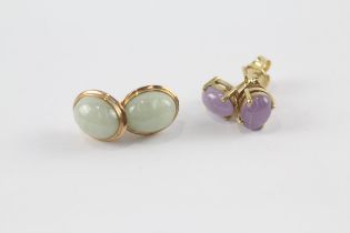 2 x 9ct gold vintage green and purple jade stud earrings (2.8g)