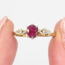 9ct gold ruby & diamond vintage three stone ring (2g) Size N