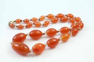 9ct gold clasp carnelian glass single strand necklace with white glass spacers (59.9g)