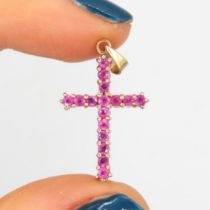 9ct gold synthetic ruby & sapphire cross pendant (2g)
