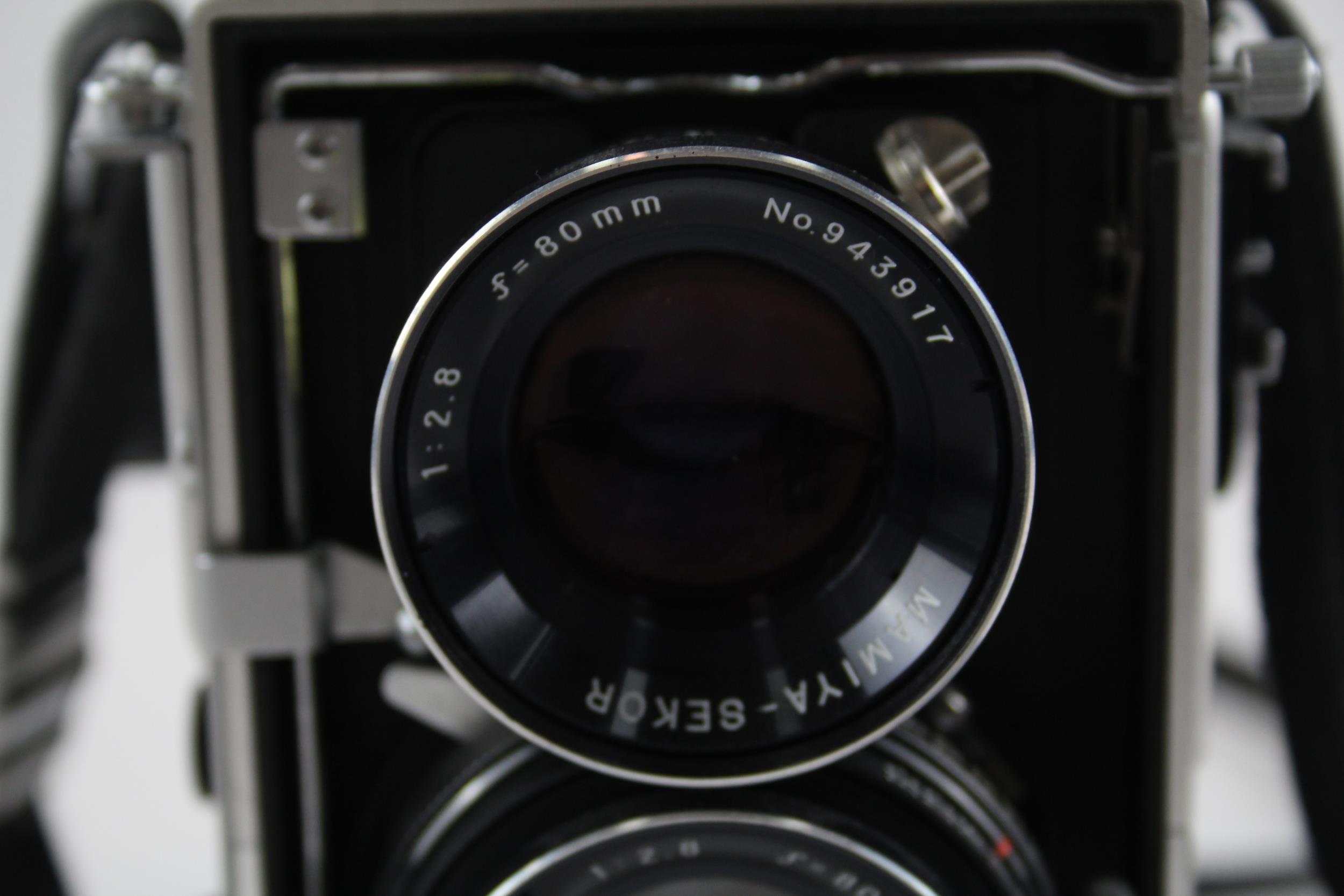Mamiya C220 Professional Medium Format TWIN LENS CAMERA w/ 80mm Lenses WORKING // Mamiya C220 - Image 2 of 5