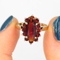 9ct gold garnet oval cluster ring (3.3g) Size P