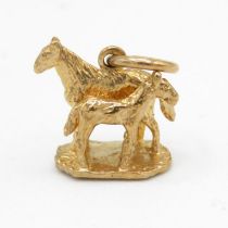 9ct gold horse & foal charm (2.5g)