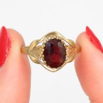 9ct gold vintage garnet dress ring (2g) Size Q