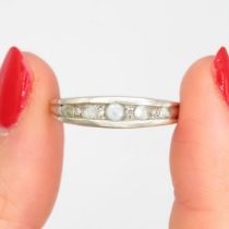 9ct white gold diamond & aquamarine seven stone ring (3.1g) Size U