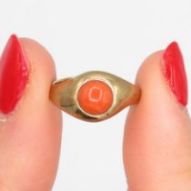 9ct gold 1970's coral ring (1.7g) Size F