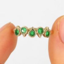 9ct gold green garnet five stone ring (1.8g) Size O