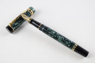 PARKER Duofold Specuak Green Lacquer Fountain Pen w/ 18ct Gold Nib WRITING // Dip Tested & WRITING