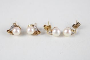 2 x 9ct gold diamond & cultured pearl stud earrings (4.5g)